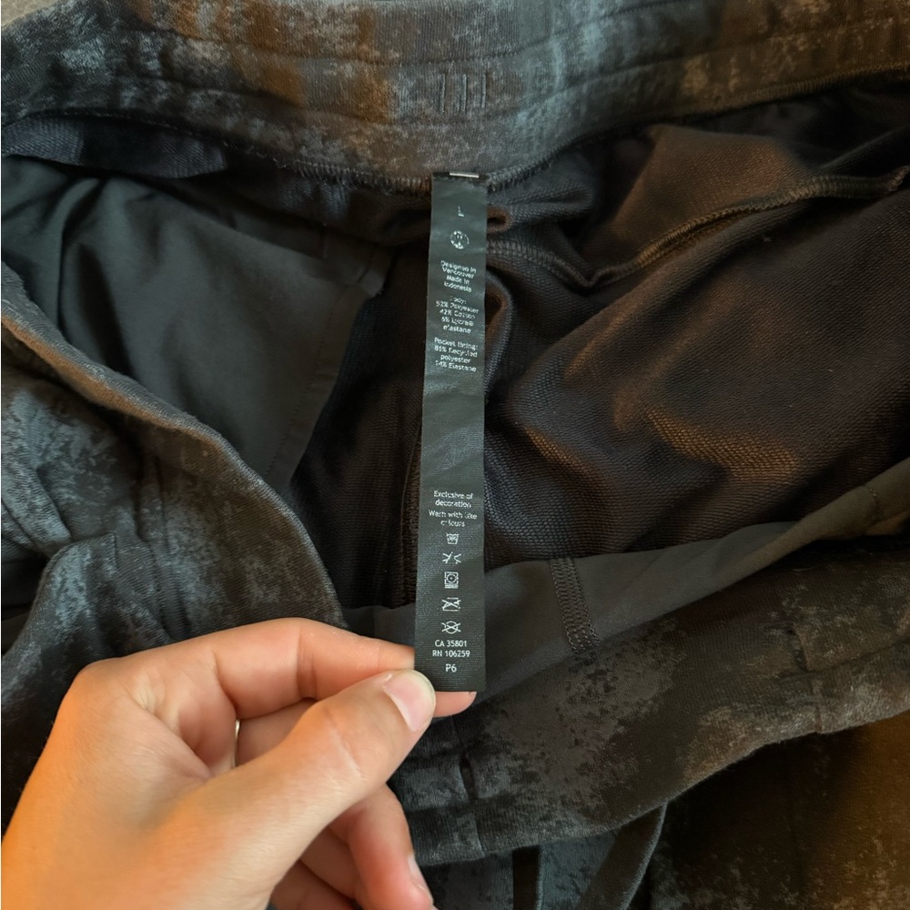 Black and gray lululemon pants